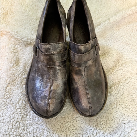 Born , size 9 , heeled loafer . - Picture 6 of 7